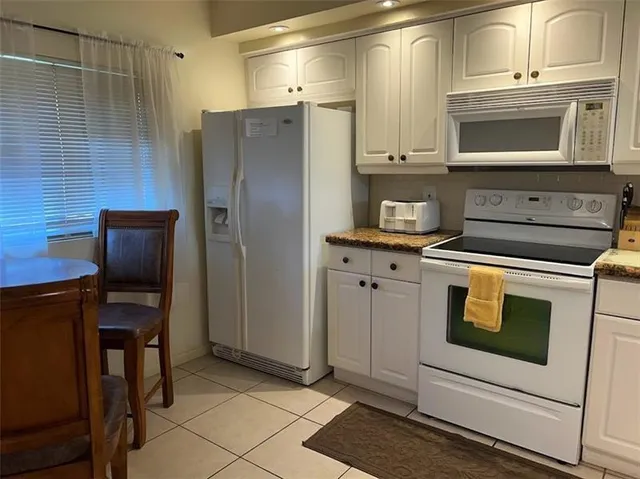 $2,250 | 4000 Crystal Lake Drive, Unit 212, Deerfield Beach, FL 33064