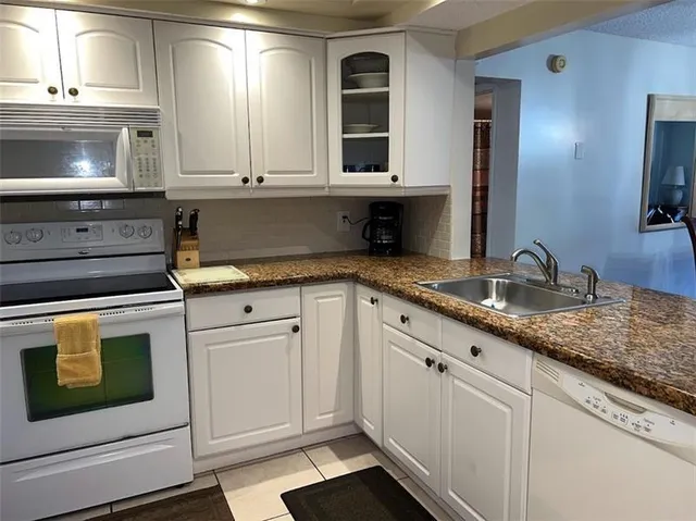 $2,250 | 4000 Crystal Lake Drive, Unit 212, Deerfield Beach, FL 33064