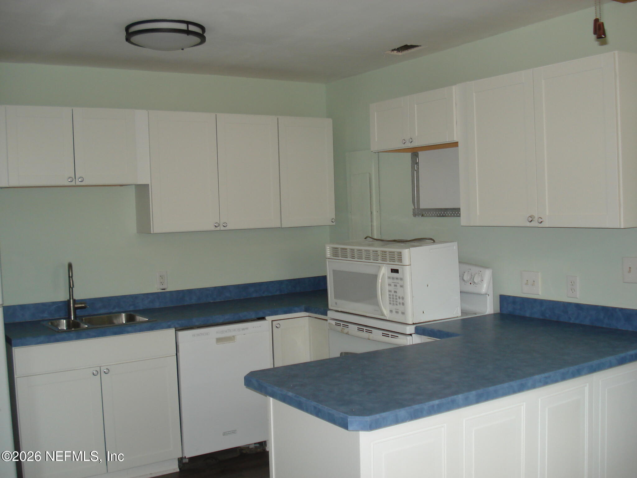4776 Cardinal Boulevard Jacksonville, FL 32210 - Photo 2 of 11 Kitchen
