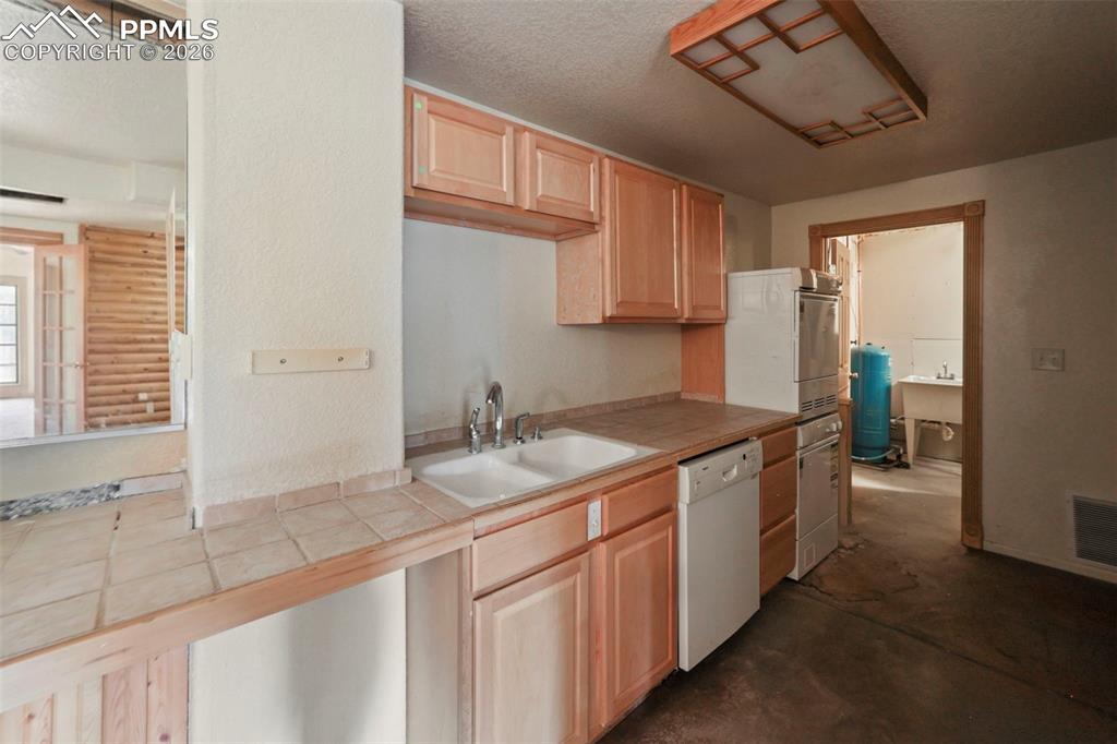 514 Hopi Circle Divide, CO 80814 - Photo 42 of 50 Kitchenette