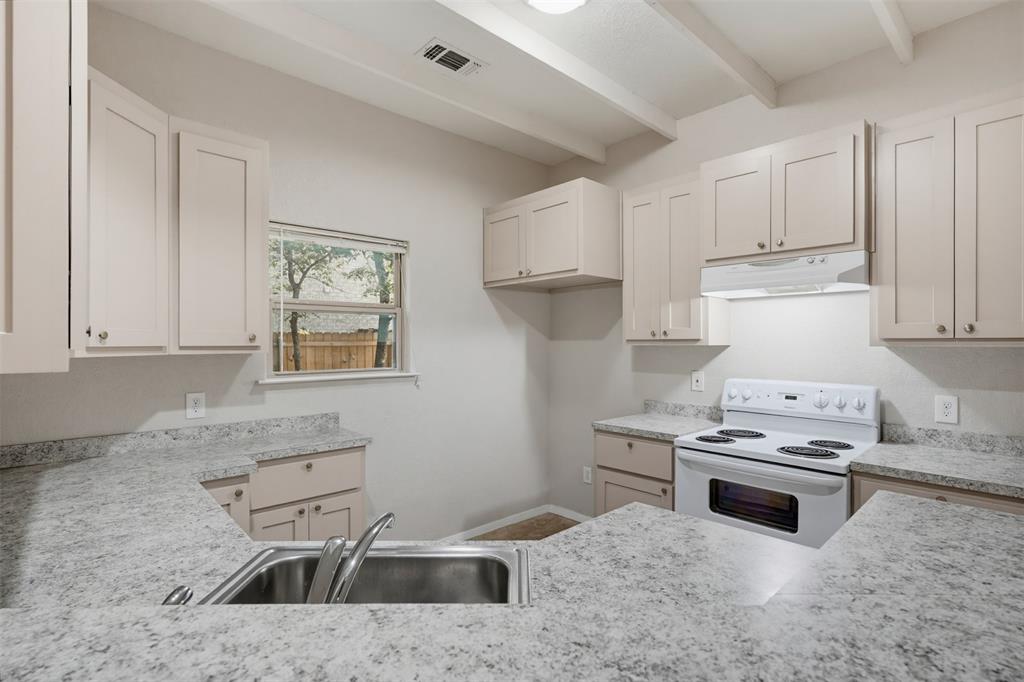 103 Del Rio Avenue, Unit B Benbrook, TX 76126 - Photo 17 of 31