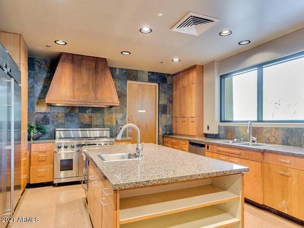 3935 East Rough Rider Road, Unit 1324 Phoenix, AZ 85050 - Photo 45 of 70 Aviano CLUB Kitchen