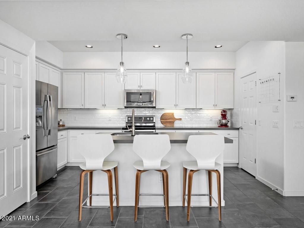3935 East Rough Rider Road, Unit 1324 Phoenix, AZ 85050 - Photo 6 of 70 Kitchen