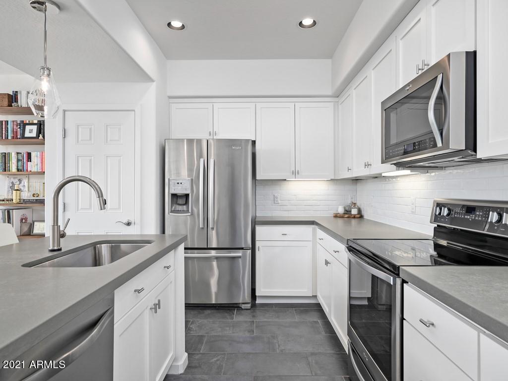 3935 East Rough Rider Road, Unit 1324 Phoenix, AZ 85050 - Photo 7 of 70 Kitchen, Alt View