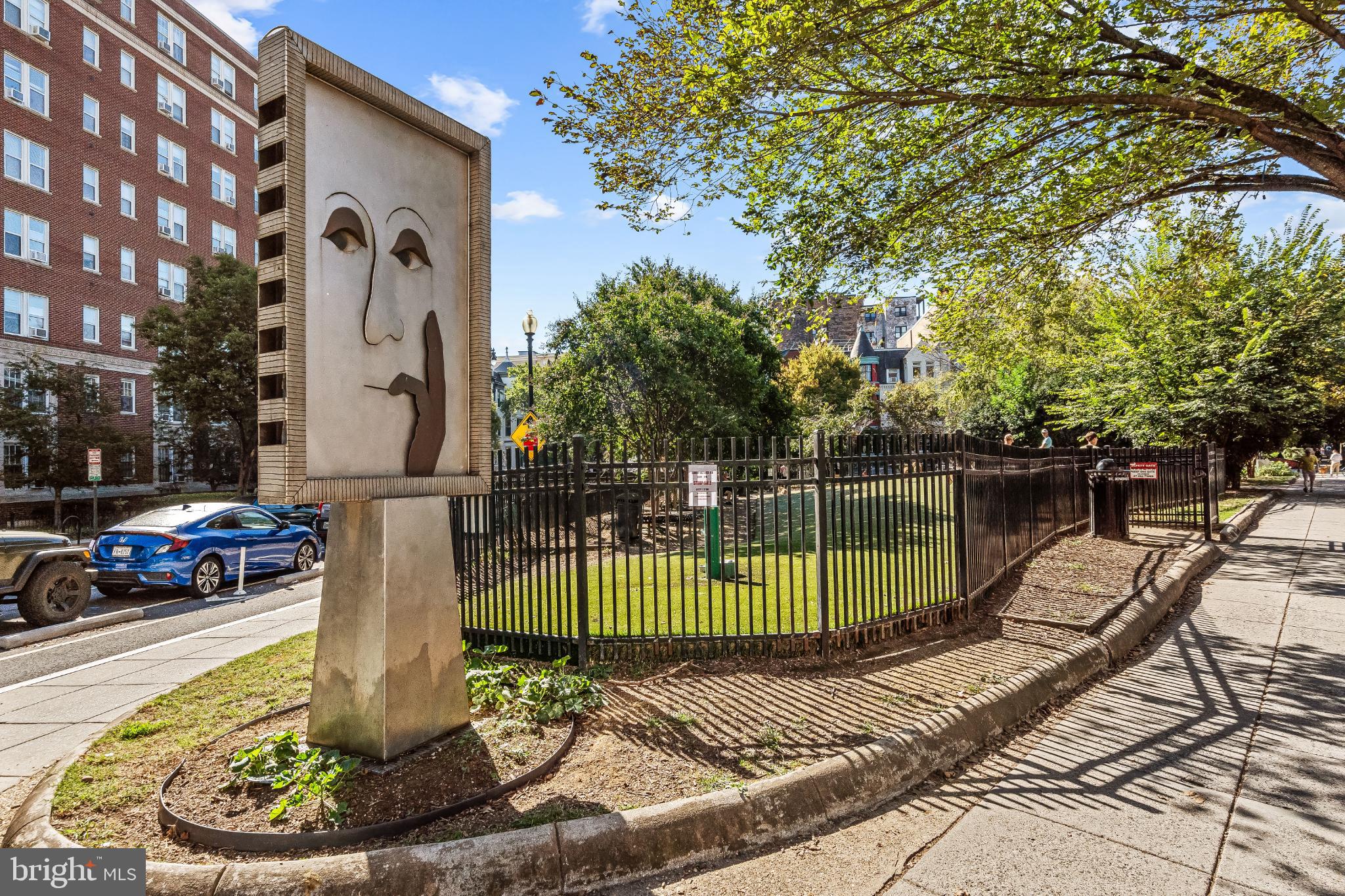 1816 New Hampshire Avenue Northwest, Unit 1009 Washington, DC 20009 - Photo 22 of 23 a view of a chair and tables in the patio