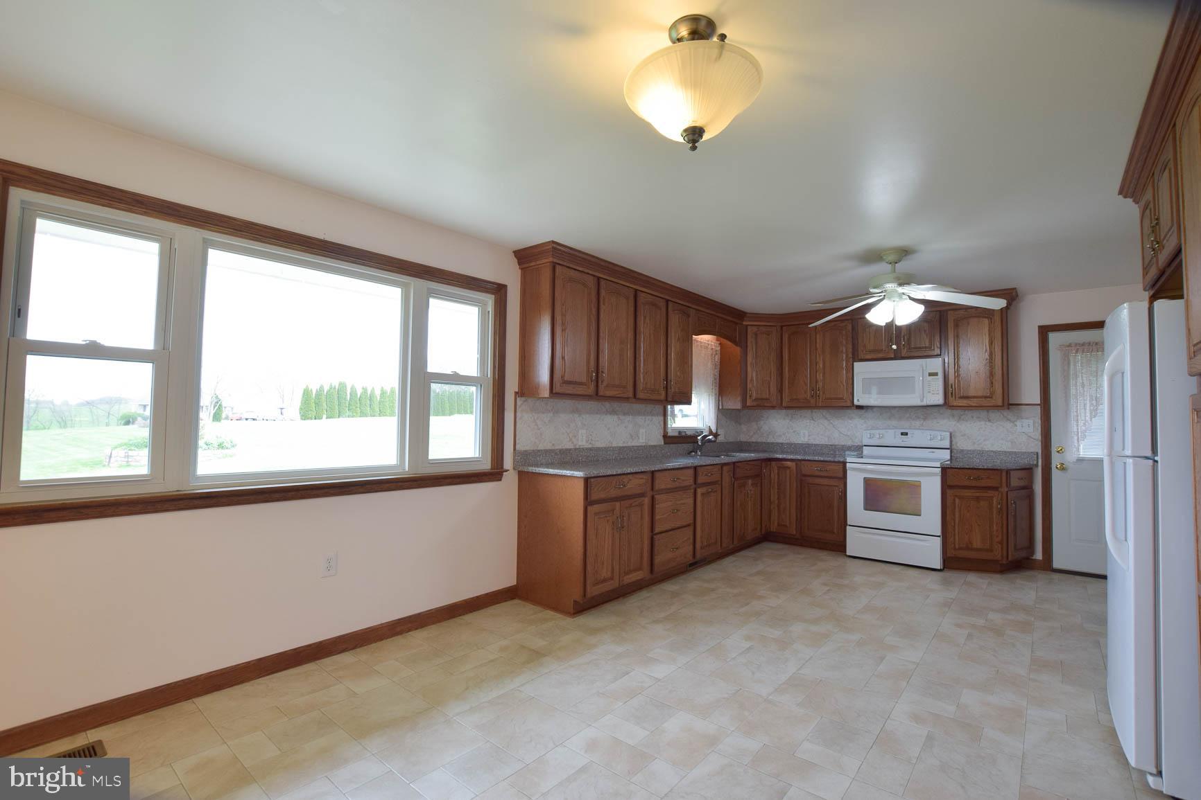 16946 Broadfording Road Hagerstown, MD 21740 - Photo 8 of 38