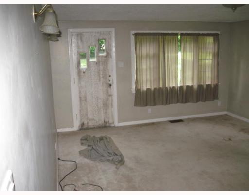 175 Foster Road Beaver Falls, PA 15010 - Photo 8 of 10 Living Room.