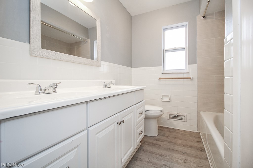 7903 Ackley Road Parma, OH 44129 - Photo 10 of 27