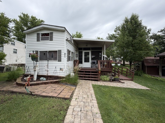 2795 East 28th Road Marseilles, IL 61341 - Photo 1 of 91 a front view of a house with a yard