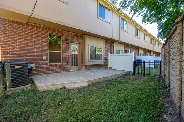 $2,300 | 225 Corinna Court, Hurst, TX 76053