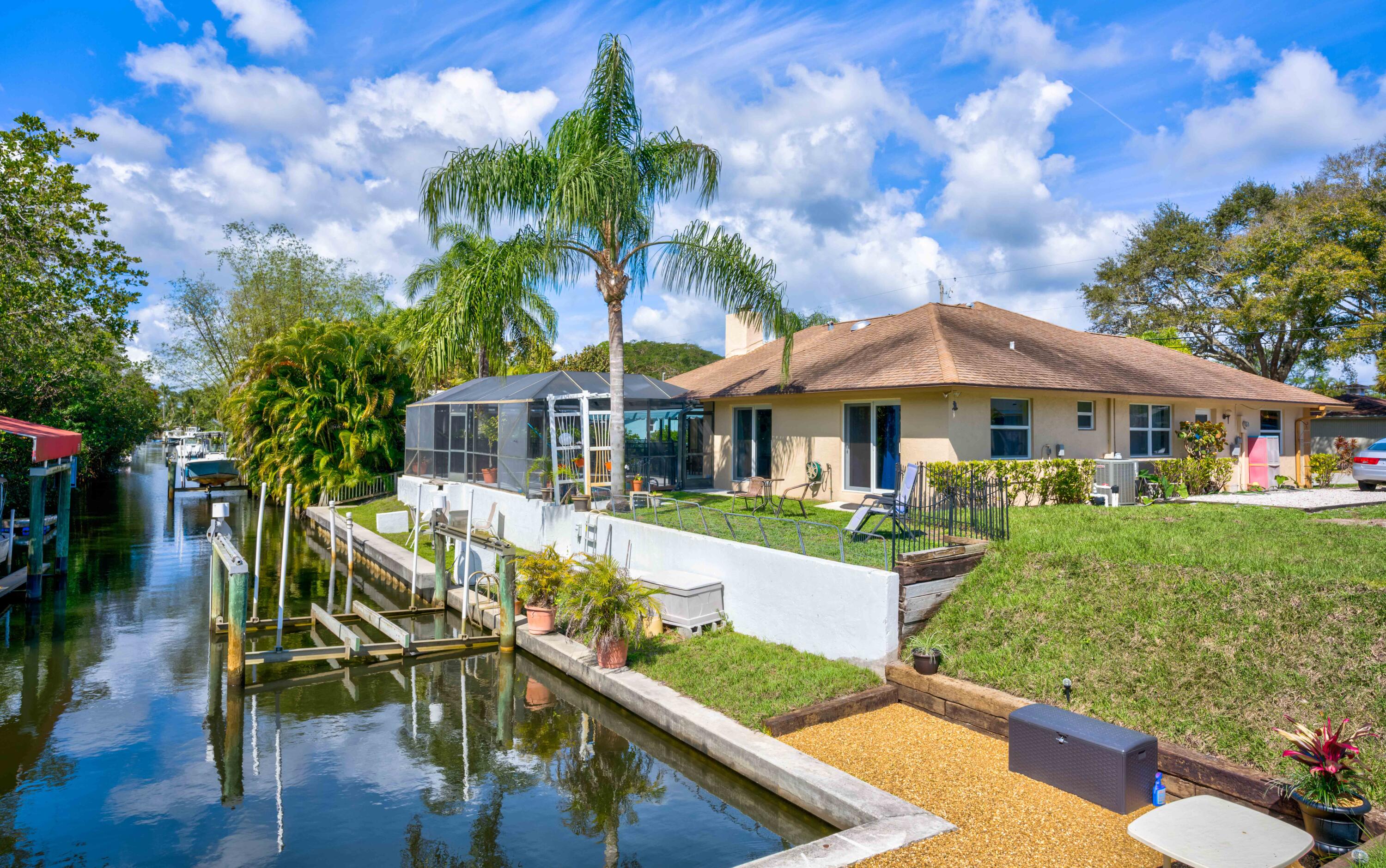 9524 Southeast Cove Point Street Jupiter, FL 33469 - Photo 4 of 58 Rear elevation
