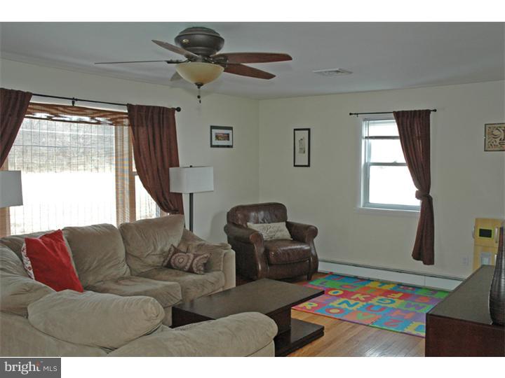 1390 Eagle Point Road Kutztown, PA 19530 - Photo 2 of 11 Living Room