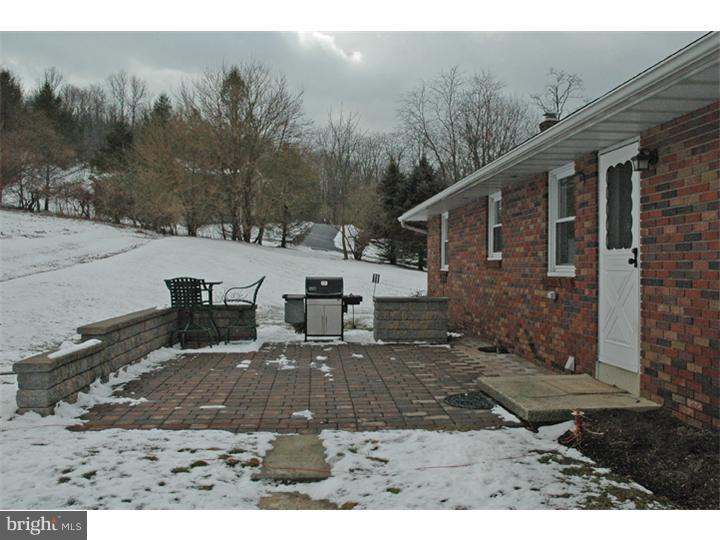1390 Eagle Point Road Kutztown, PA 19530 - Photo 10 of 11 Patio