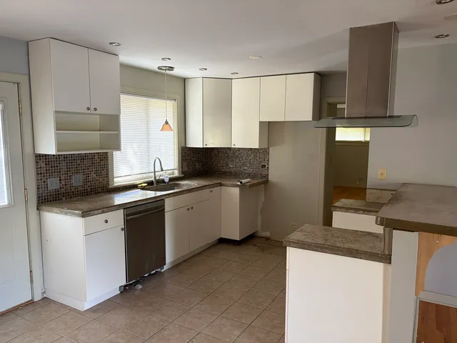 $600,000 | 3969 Maple Avenue, Northbrook, IL 60062