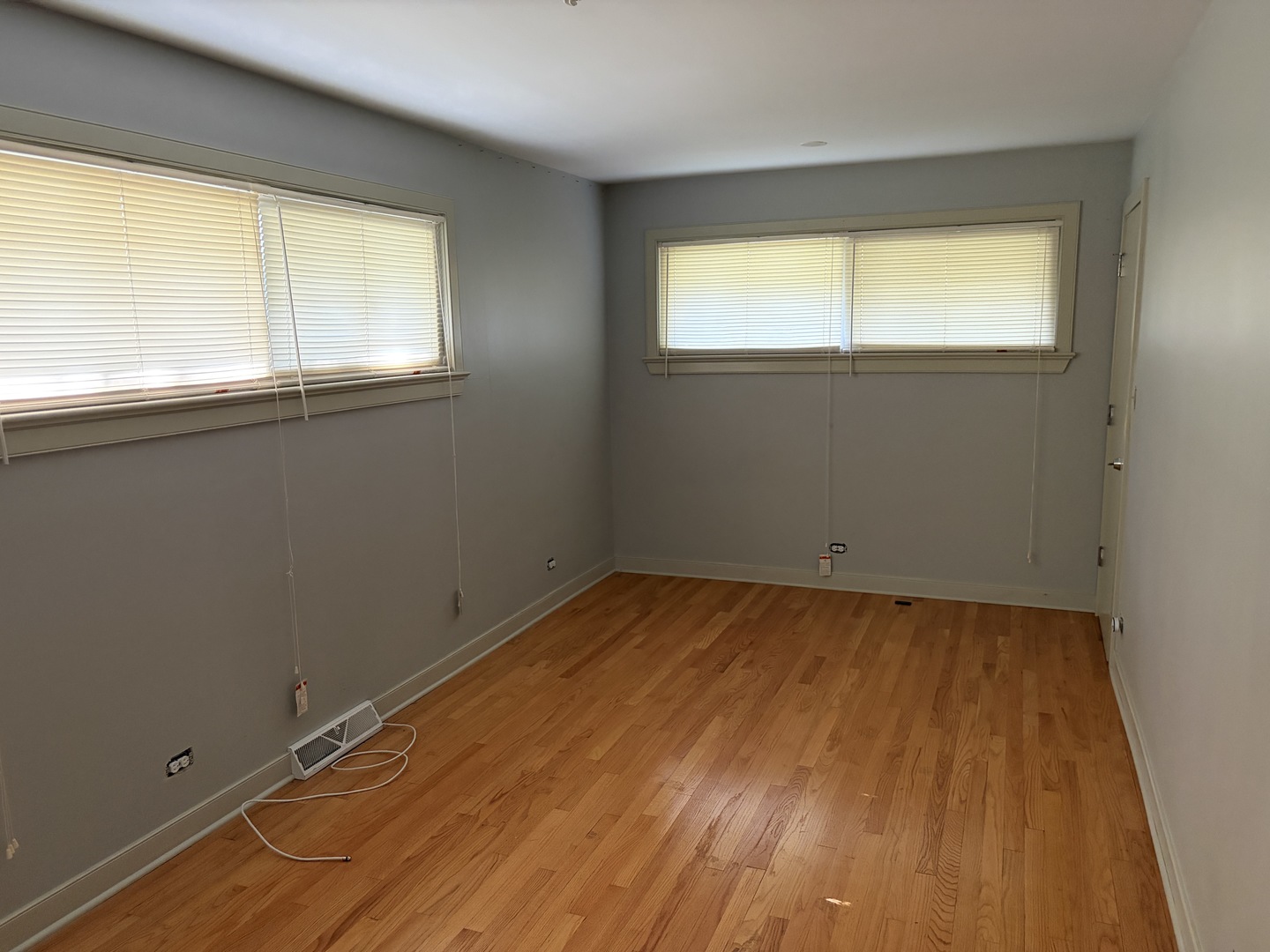 3969 Maple Avenue Northbrook, IL 60062 - Photo 7 of 7 a view of a room with wooden floor and a window