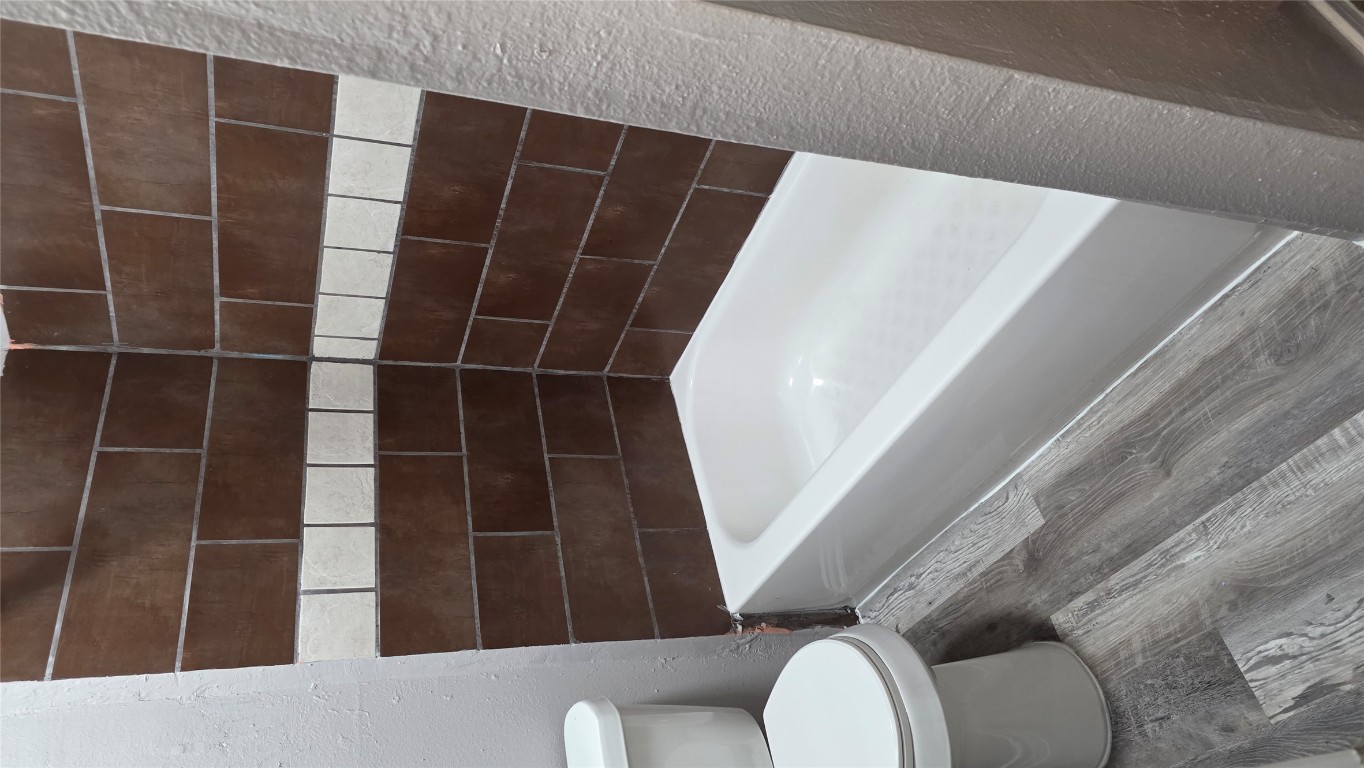 2124 Burton Drive, Unit 152 Austin, TX 78741 - Photo 12 of 16 a bathroom with a bathtub and toilet