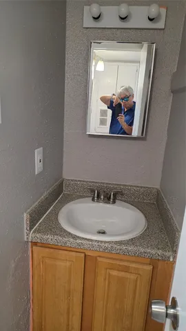 $950 | 2124 Burton Drive, Unit 152, Austin, TX 78741