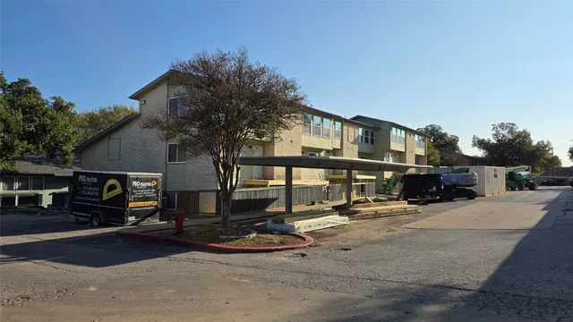 $950 | 2124 Burton Drive, Unit 152, Austin, TX 78741