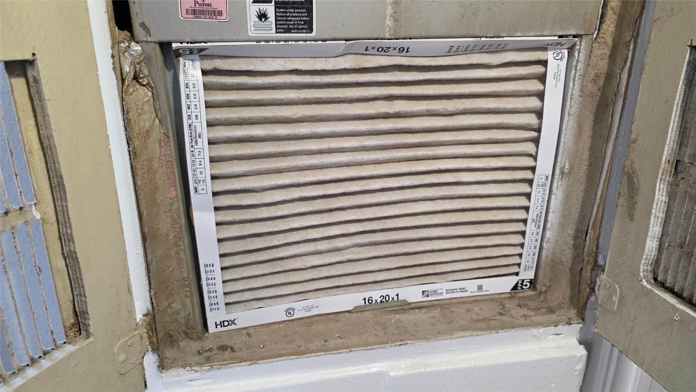 2124 Burton Drive, Unit 152 Austin, TX 78741 - Photo 10 of 16 a bathroom with a bathtub