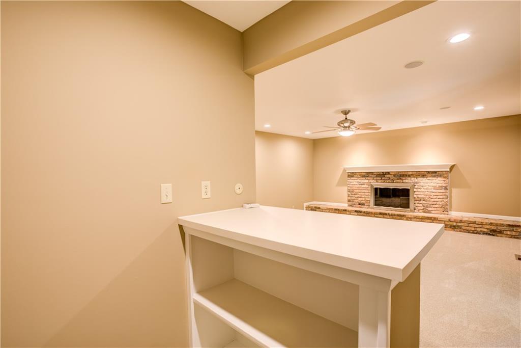 8930 Rexford Road Indianapolis, IN 46260 - Photo 14 of 45 Gallery Image 14