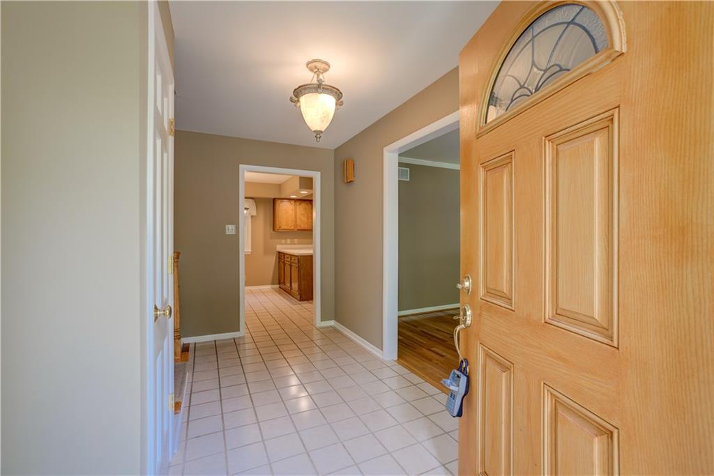 8930 Rexford Road Indianapolis, IN 46260 - Photo 3 of 45 Gallery Image 3