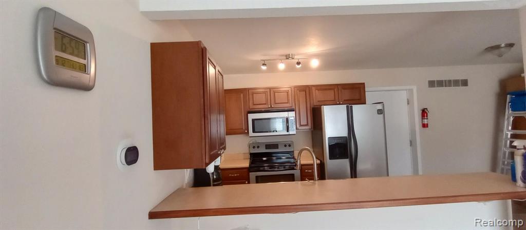 3936 Hunters Ridge Drive, Unit 2 Lansing, MI 48911 - Photo 5 of 30