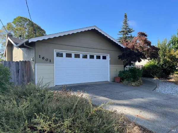 $3,800 | 1601 Yellowstone Street, Napa, CA 94558