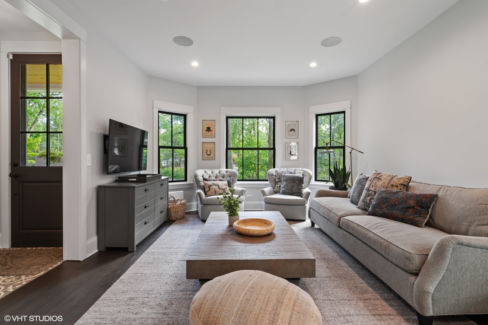 735 Baldwin Road Highland Park, IL 60035 - Photo 3 of 30 a living room with furniture and a flat screen tv