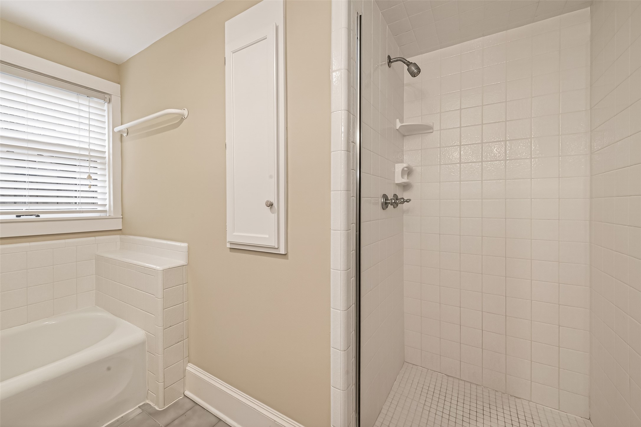 1807 Crocker Street, Unit A Houston, TX 77006 - Photo 26 of 37 The shower can be seen here.