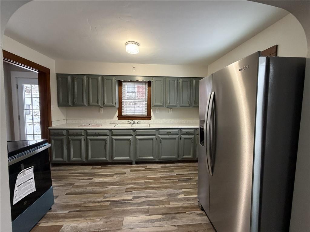 609 Park Avenue Farrell, PA 16121 - Photo 18 of 49 a kitchen with stainless steel appliances a refrigerator and a stove