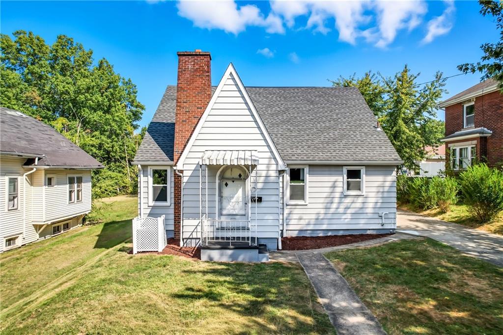 609 Park Avenue Farrell, PA 16121 - Photo 2 of 49 front view of a house with a yard