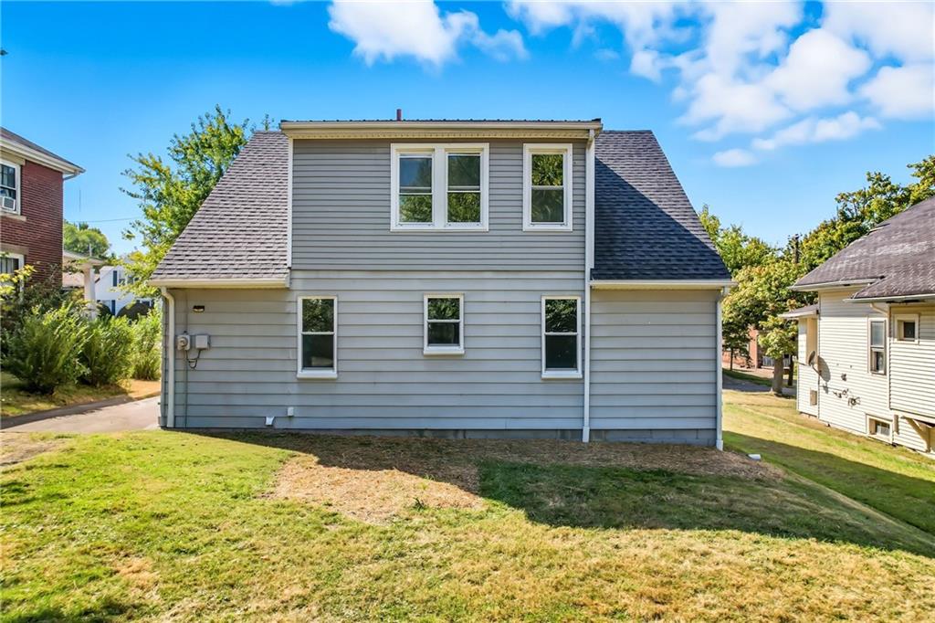 609 Park Avenue Farrell, PA 16121 - Photo 4 of 49 a front view of a house with a yard