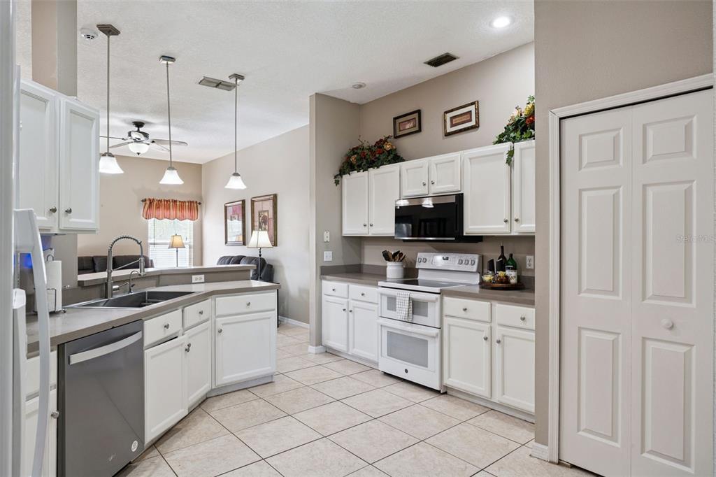 261 Mill Slough Road Oviedo, FL 32766 - Photo 12 of 58