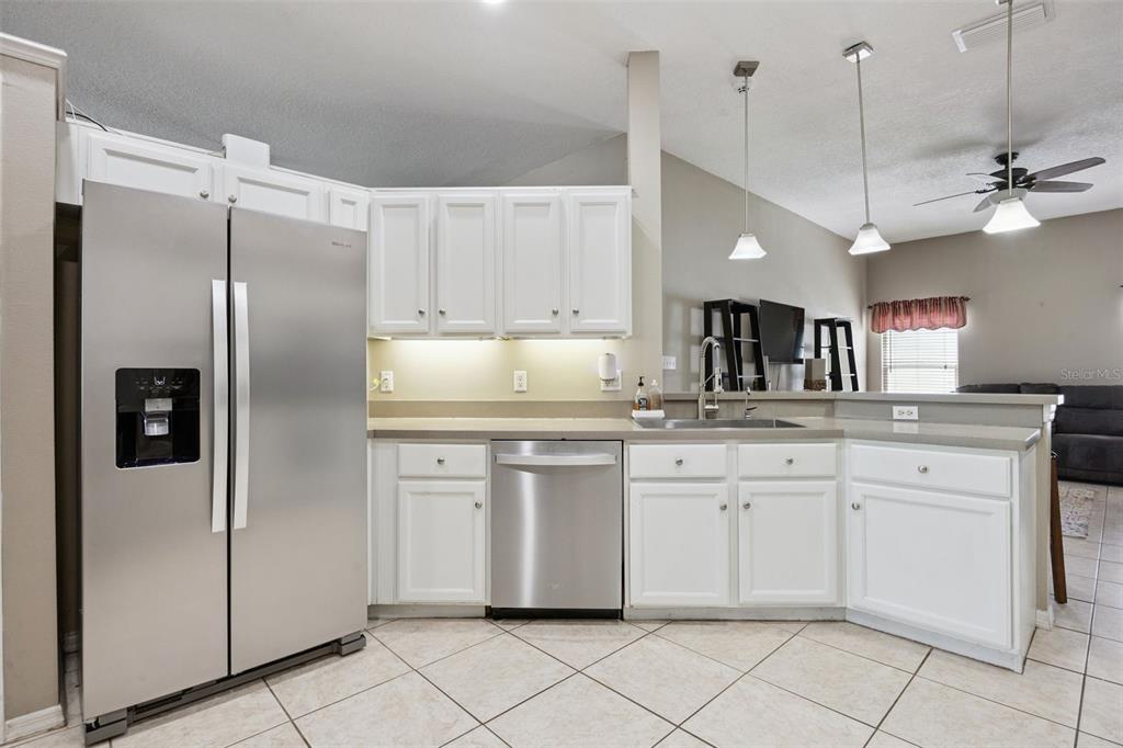 261 Mill Slough Road Oviedo, FL 32766 - Photo 17 of 62 a kitchen with granite countertop cabinets and stainless steel appliances