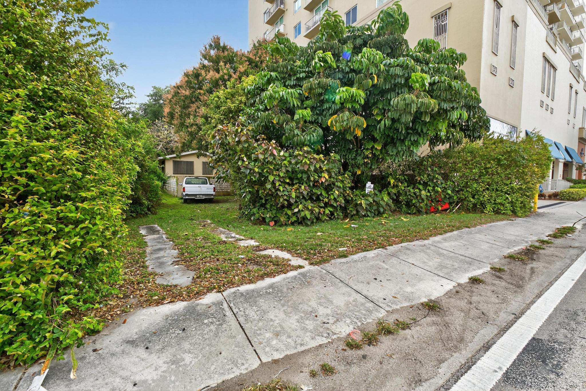 975 Southwest 37th Avenue Miami, FL 33135 - Photo 2 of 18 DSC00798