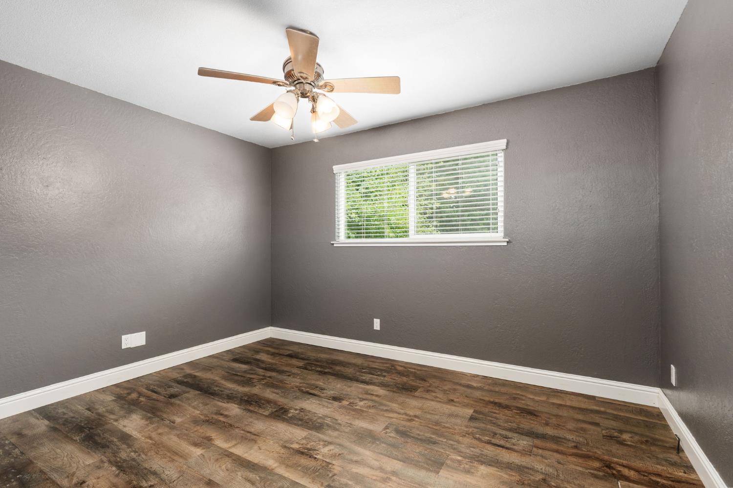 1422 Rall Avenue Clovis, CA 93611 - Photo 23 of 34