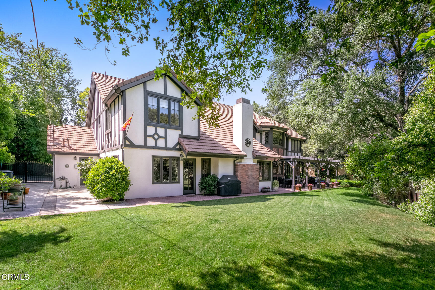 930 Ellington Lane Pasadena, CA 91105 - Photo 56 of 65 a front view of a house with garden
