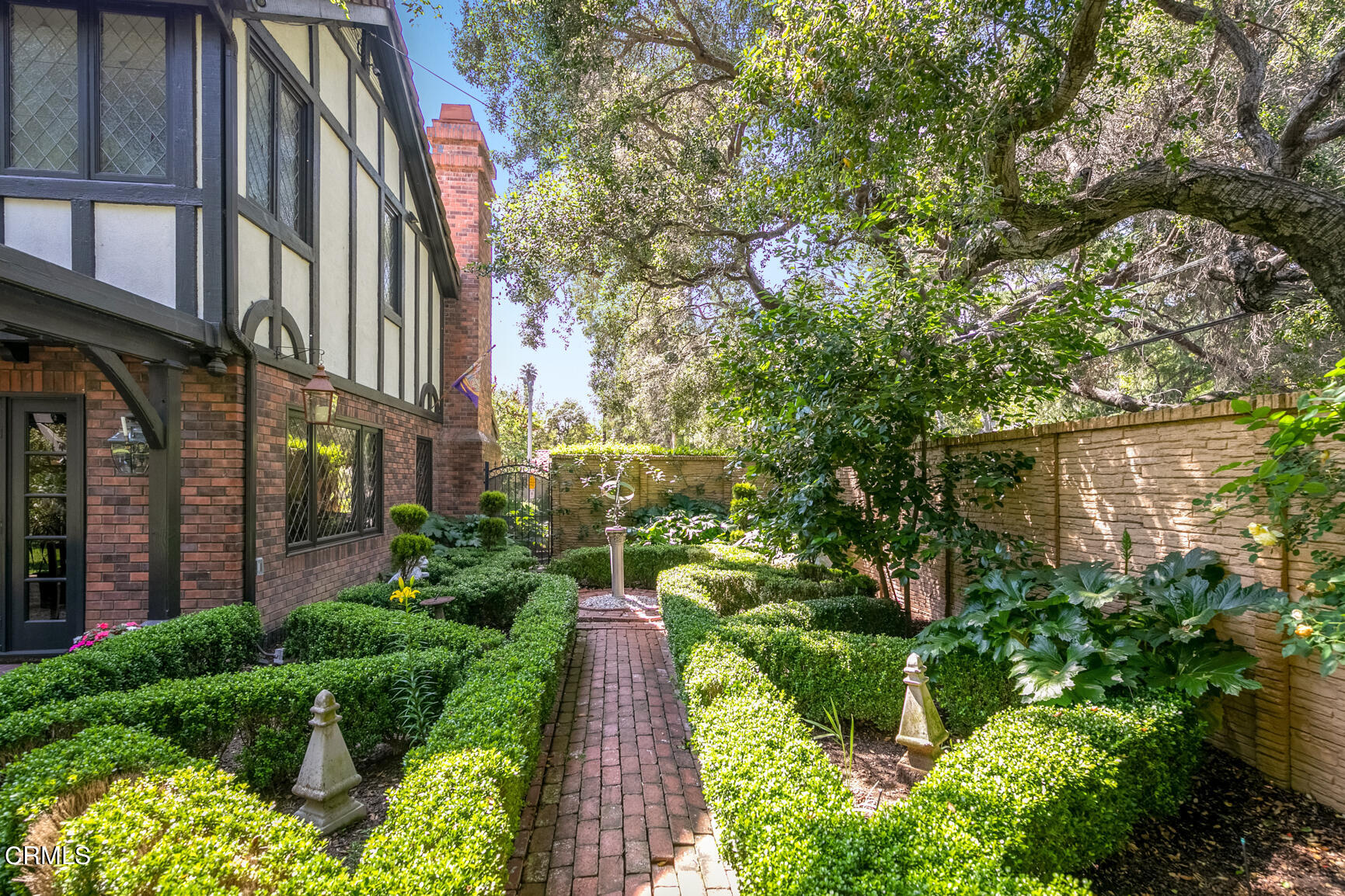 930 Ellington Lane Pasadena, CA 91105 - Photo 60 of 65 a view of a pathway both side of house