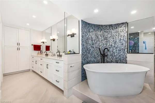 $25,000 | 4401 Gulf Shore Boulevard North, Unit PH3, Naples, FL 34103