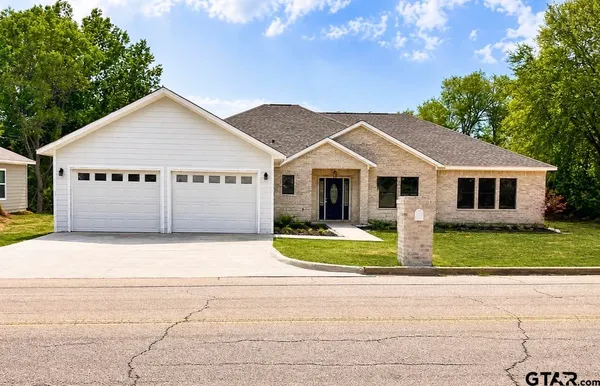 $375,000 | 1400 East 1st Street, Mount Pleasant, TX 75455