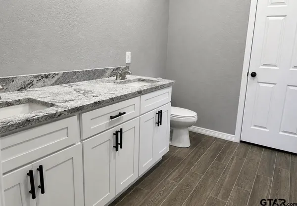 $375,000 | 1400 East 1st Street, Mount Pleasant, TX 75455