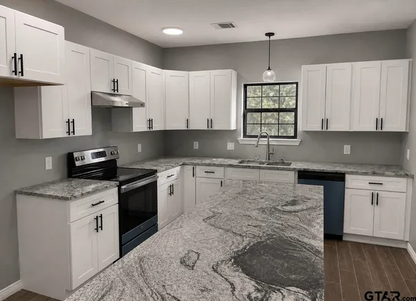$375,000 | 1400 East 1st Street, Mount Pleasant, TX 75455