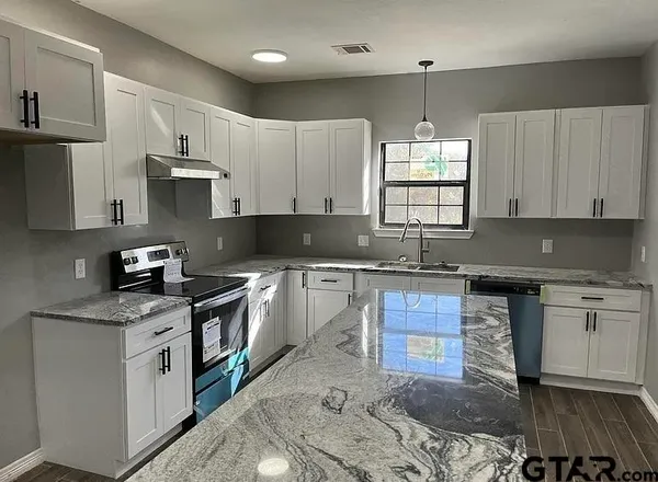 $375,000 | 1400 East 1st Street, Mount Pleasant, TX 75455