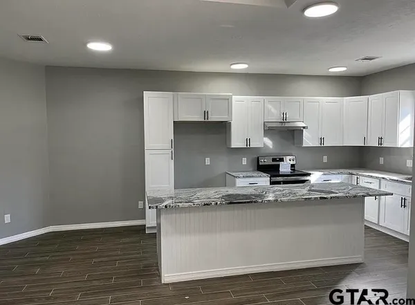 $375,000 | 1400 East 1st Street, Mount Pleasant, TX 75455