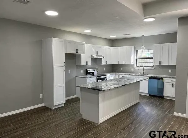 $375,000 | 1400 East 1st Street, Mount Pleasant, TX 75455
