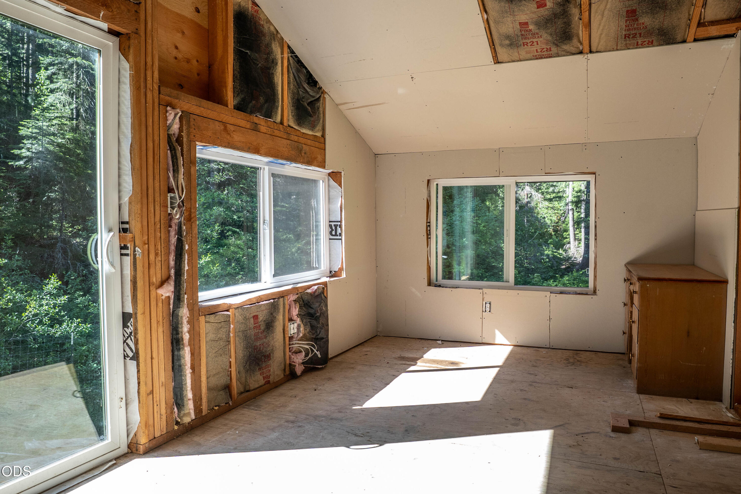 8245 Jumpoff Joe Creek Road Grants Pass, OR 97526 - Photo 27 of 43 a view of an outdoor space with windows