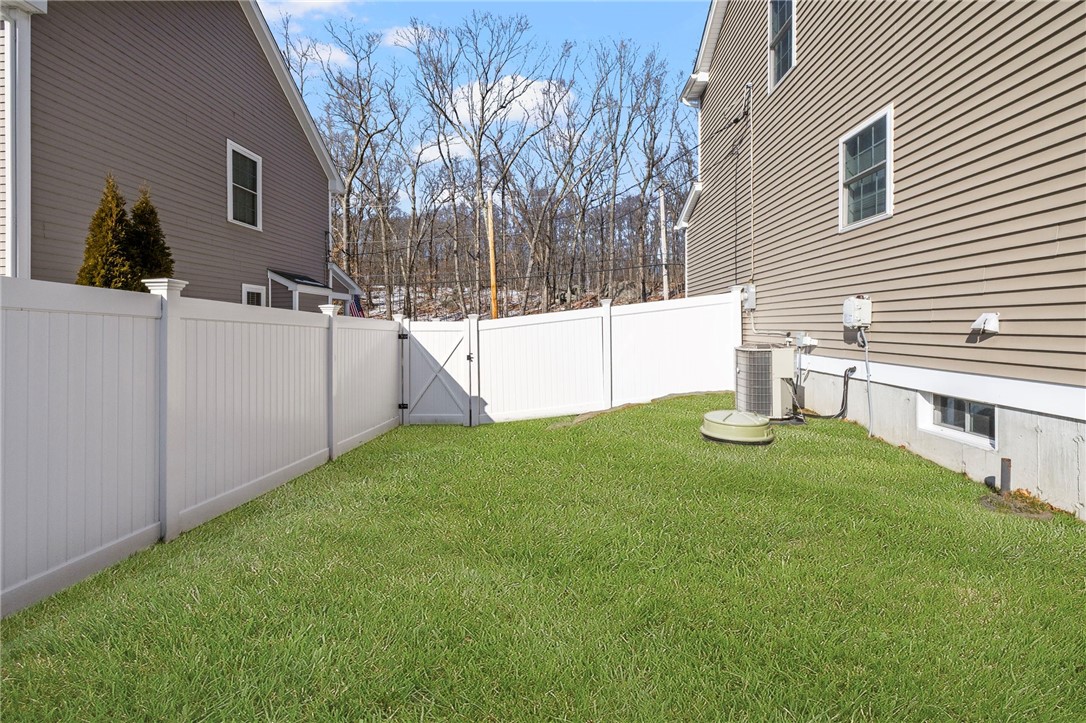 136 Cobble Hill Road Lincoln, RI 02865 - Photo 6 of 35