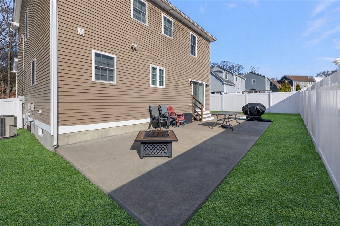 136 Cobble Hill Road Lincoln, RI 02865 - Photo 7 of 35