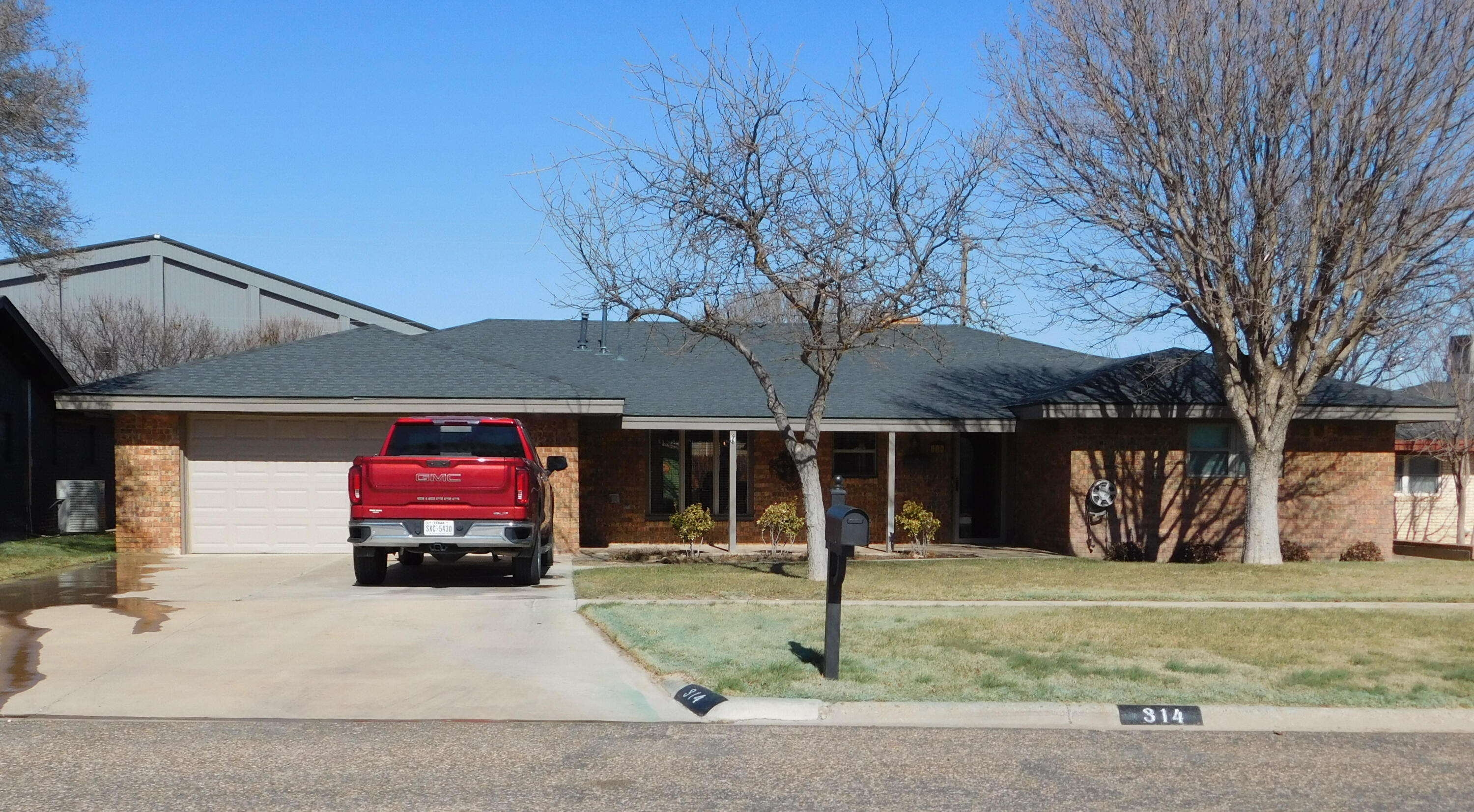 314 West Ave J Muleshoe, TX 79347 - Photo 1 of 40 a view of a house with a yard
