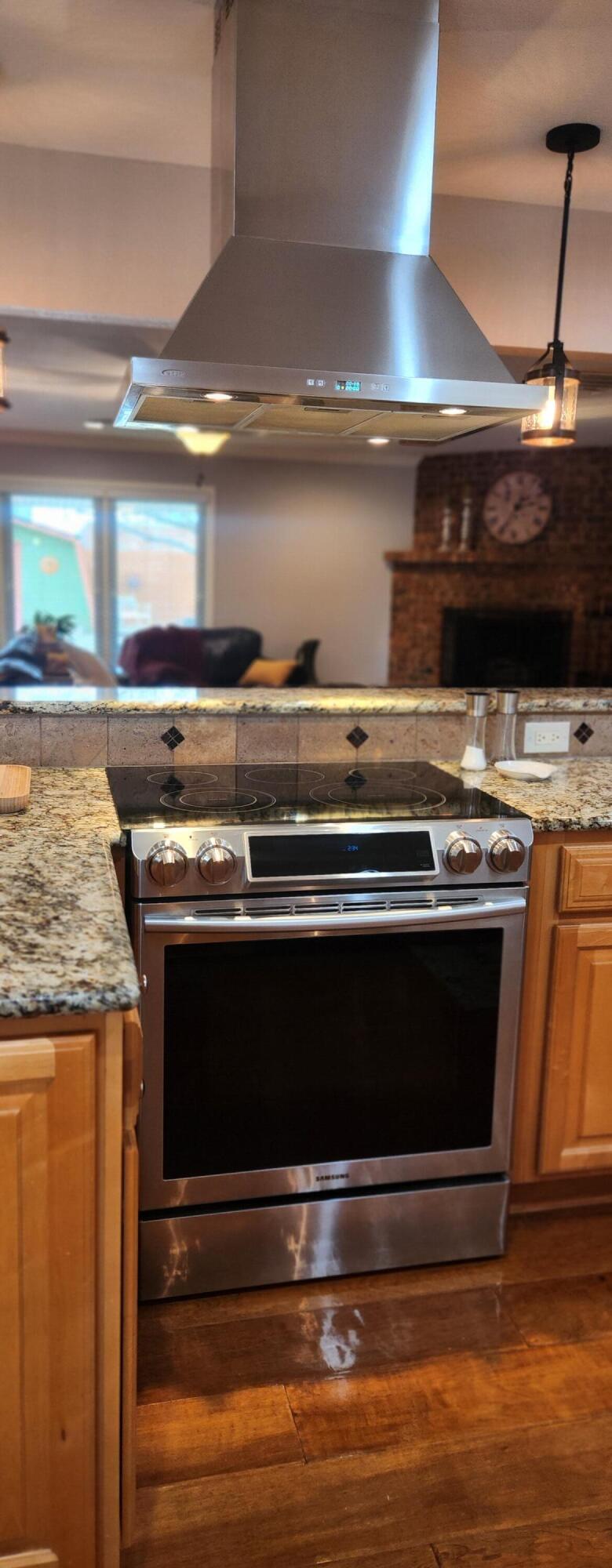 314 West Ave J Muleshoe, TX 79347 - Photo 12 of 40 a stove top oven sitting inside of a kitchen